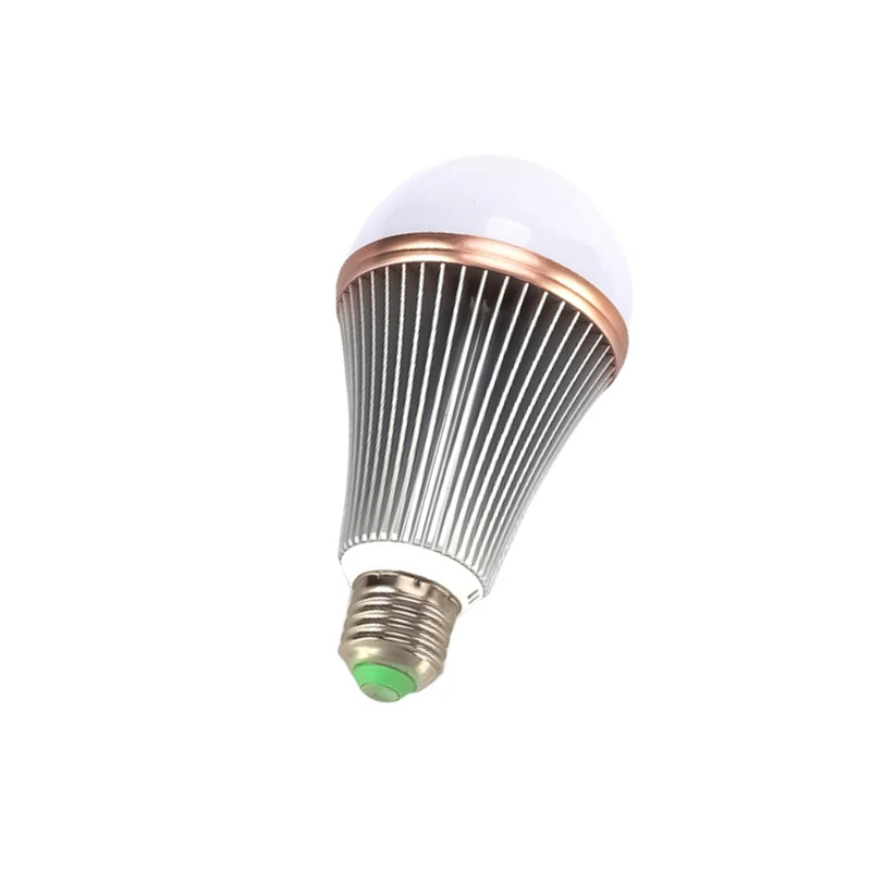 ampoule led boule moderne rayures blanches dorées vert culot e27 salon intérieur décoration