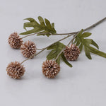 décoration intérieure moderne bouquet artificiel rose blanc violet boules fleurs feuilles vertes mariage anniversaire