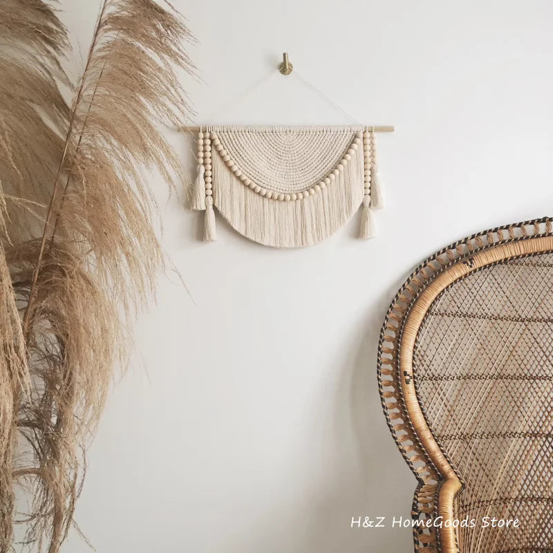 tapisserie macramé franges pompons bohème tapisserie murale coton beige clair opaque moderne chambre salon