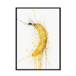 Image abstraite représentant une forme jaune éclaboussée de peinture sur un fond blanc, créant un effet dynamique et expressif.