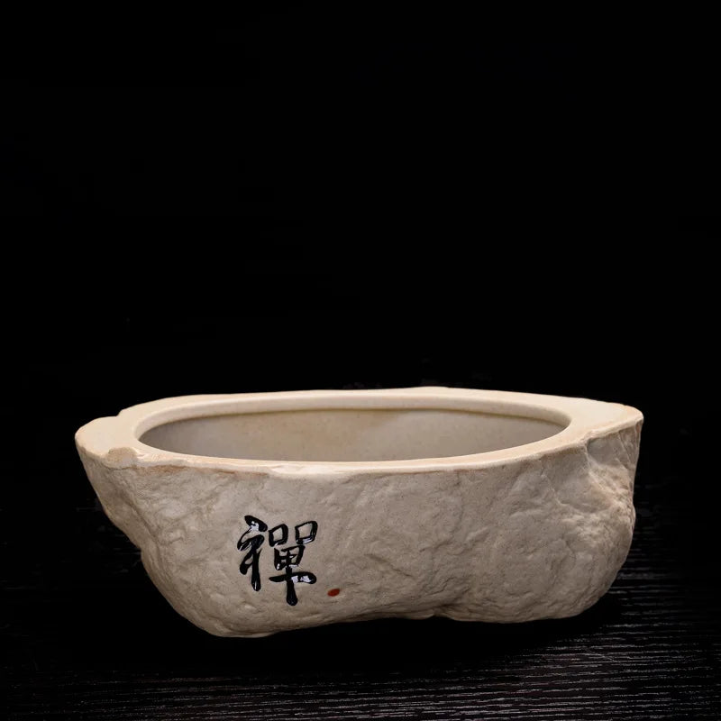 Pot bonsaï céramique artisanal motif calligraphique fleur verte rustique.texture grungy