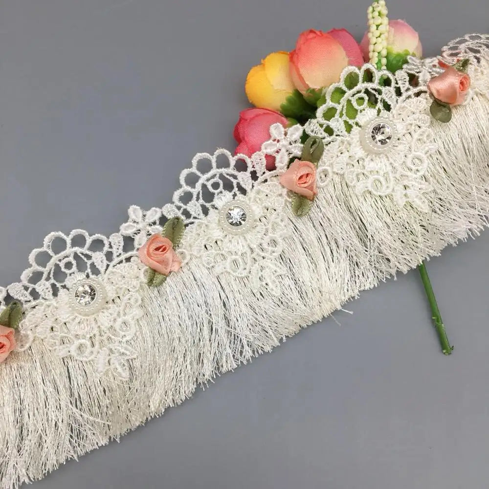 ruban dentelé franges fleurs artificielles noir blanc rose pâle vintage romantique mariage