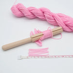 outils tapisserie bois naturel rose clair laine tissu ciseaux artisanat traditionnel nouvelle année chinoise