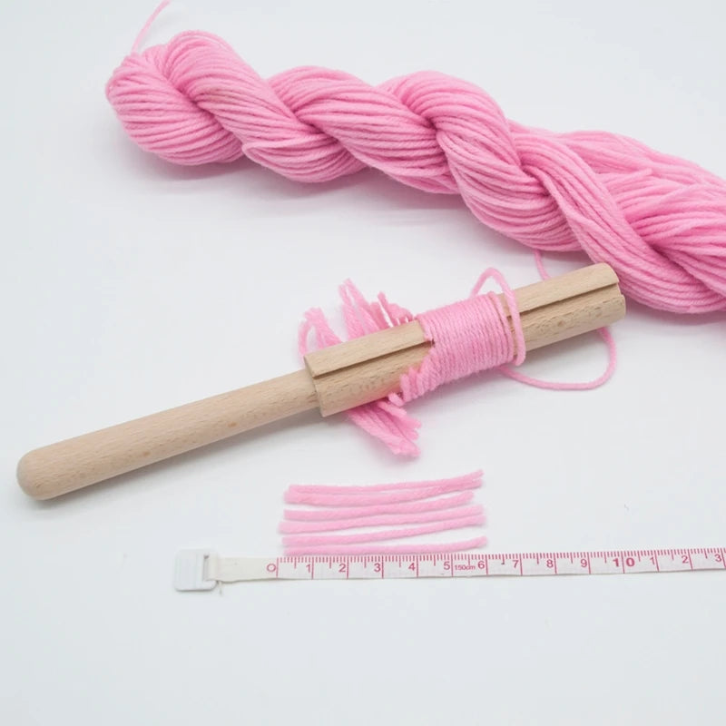 outils tapisserie bois naturel rose clair laine tissu ciseaux artisanat traditionnel nouvelle année chinoise