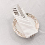 serviettes table blanches brodées texture lin classiques maison restaurant événements blancs clips métalliques