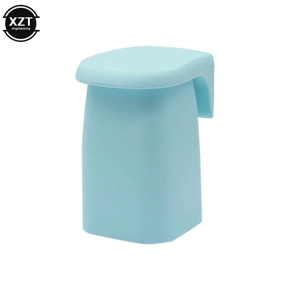 pot pâte modeler adhésif blanc bleu clair moderne minimaliste pâte modeler brosse cuillère dorée