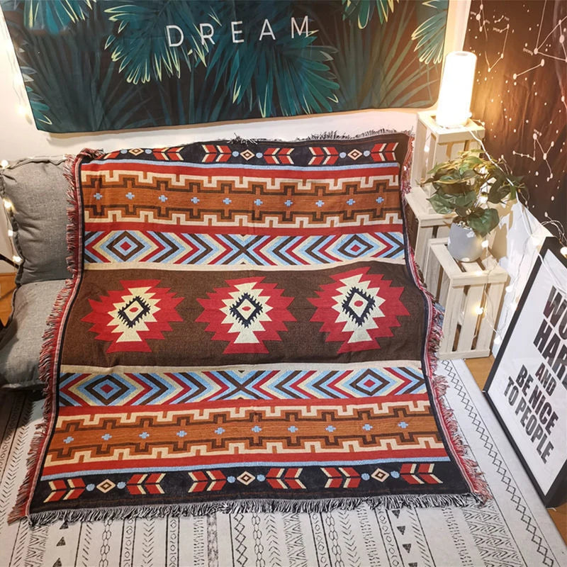 Couverture indienne boho bleu royal pliée