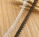 rubans dentelle fine blanche noire motifs floraux ours classique romantique écologique soluble eau