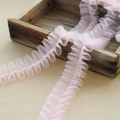 ruban tulle dentelle franges semi transparent rose clair rouge decoration tissu maille ecologique