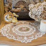 serviettes table brodées dentelle florale classique romantique blanc beige tissu rond opaques