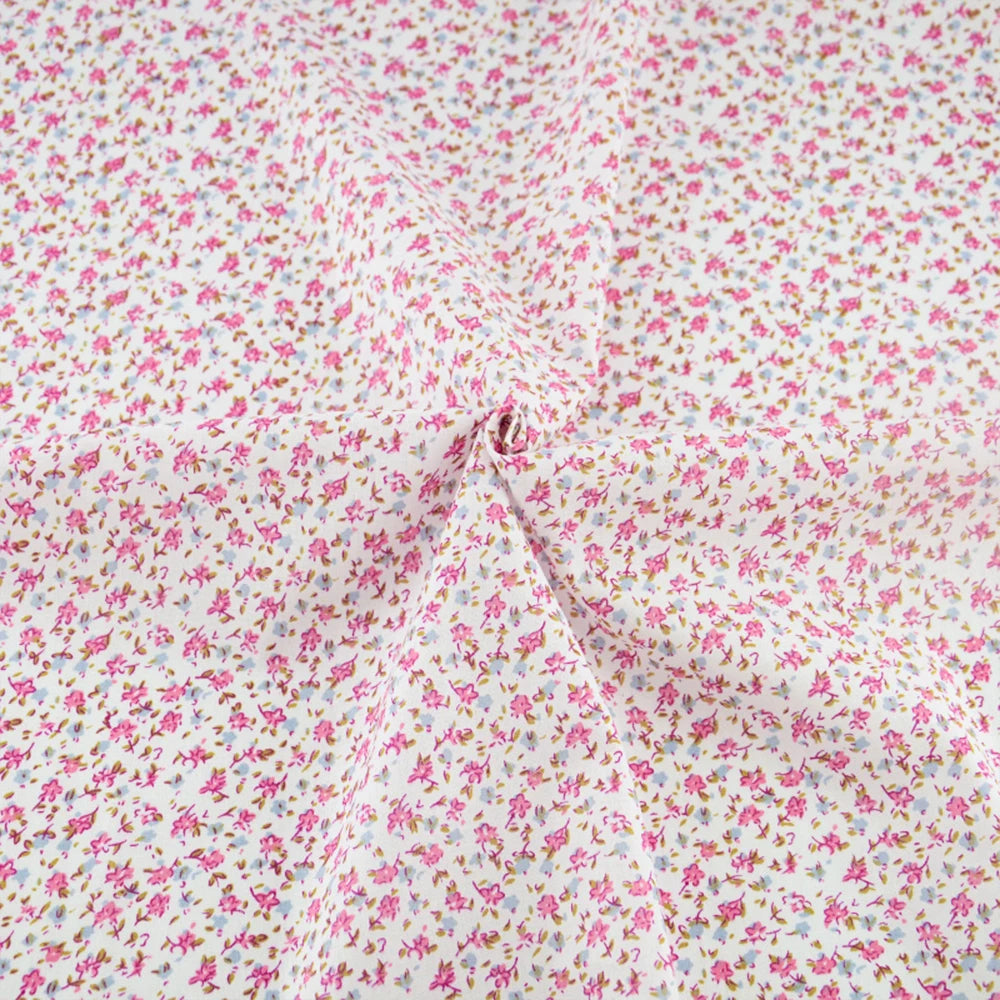 tissu coton imprimé fleurs roses bleues classique blanc patchwork bricolage artisanal scrapbooking jeux poupées