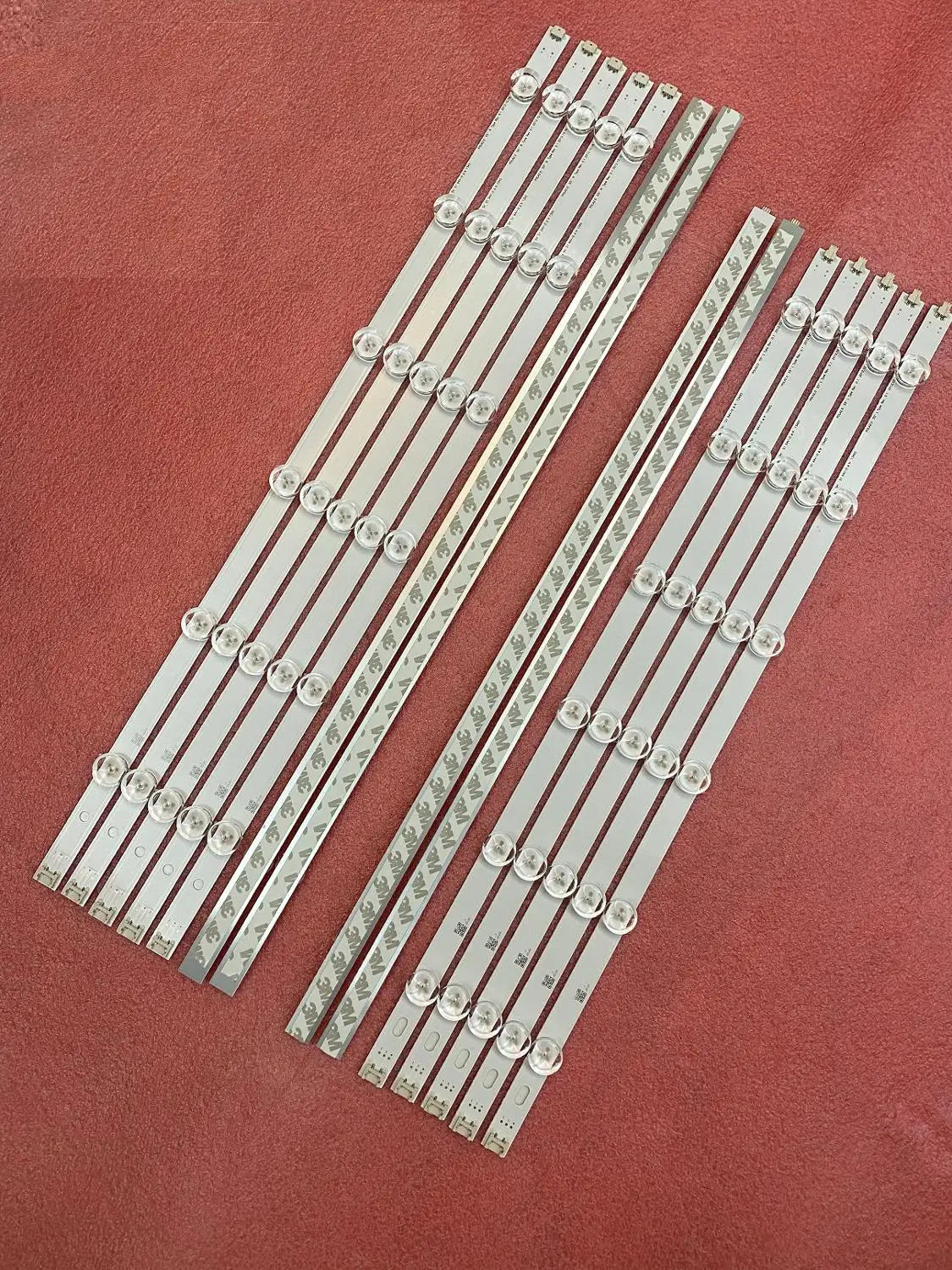 bandes rétroéclairage led blancs connecteurs modernes téléviseur fixés lisses opaques aluminium