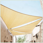 voile triangulaire beige protection uv tissu granuleux semi transparent métal ventilation thermique