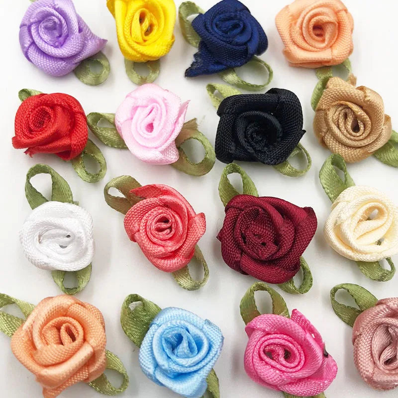 rubans satinés fleurs roses plissées décoratifs violet jaune bleu marine orange rouge