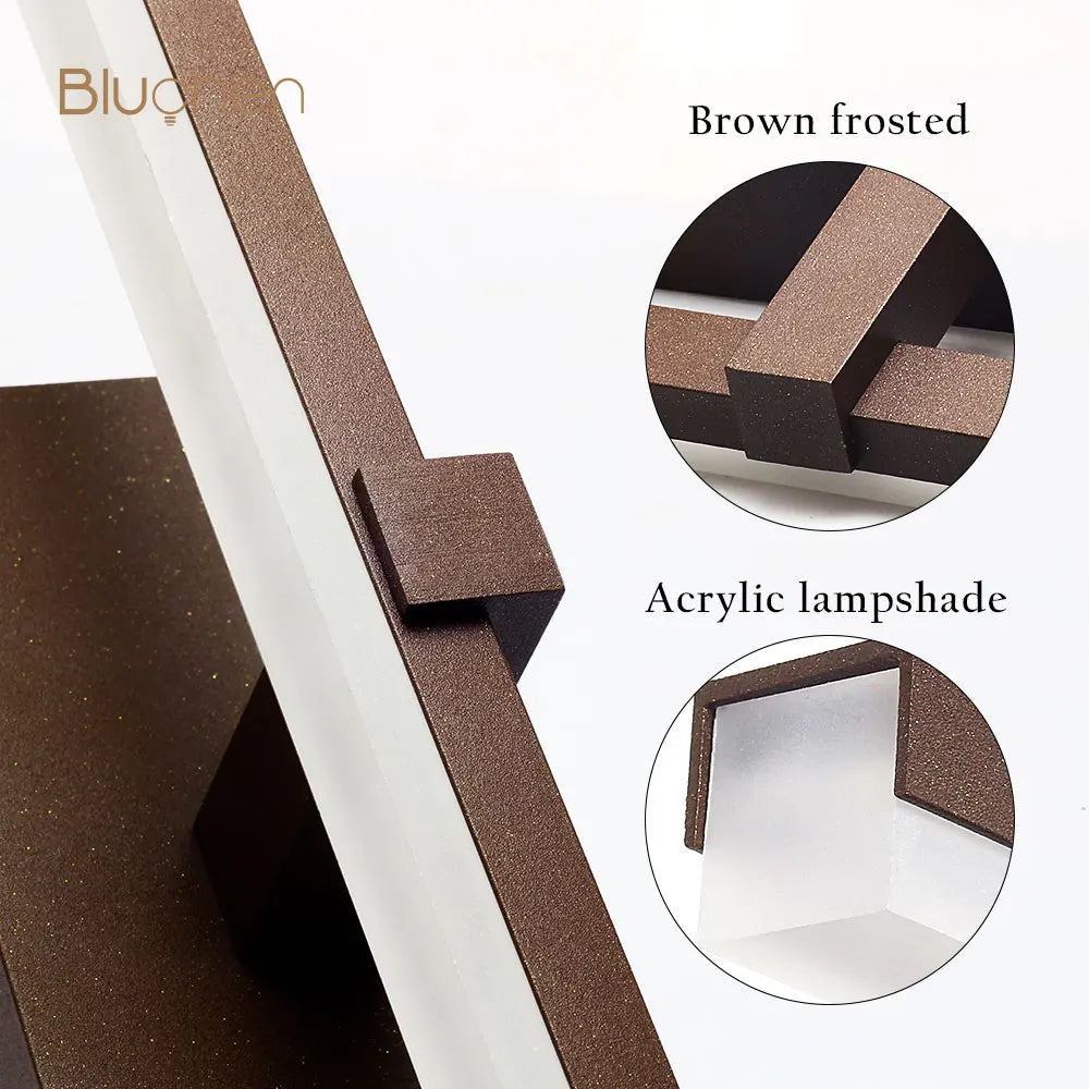 Détail de l'applique murale en aluminium avec éclairage directionnel vers le bas