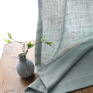 rideau tulle vert gris texturé semi transparent tringle métallique noire minimaliste naturelDecorationIntérieure