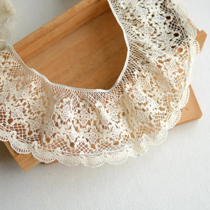 collier vintage romantique dentelle fleurée beige coton motifs floraux éthique écologique