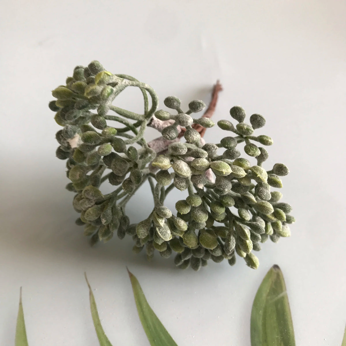 bouquet artificiel fleurs petites variées tringle violet vert blanc rose gris rouge naturel