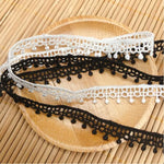 rubans dentelle fine blanche noire motifs floraux ours classique romantique écologique soluble eau