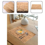 Set de table en bambou rustique rouge sur une table en bois