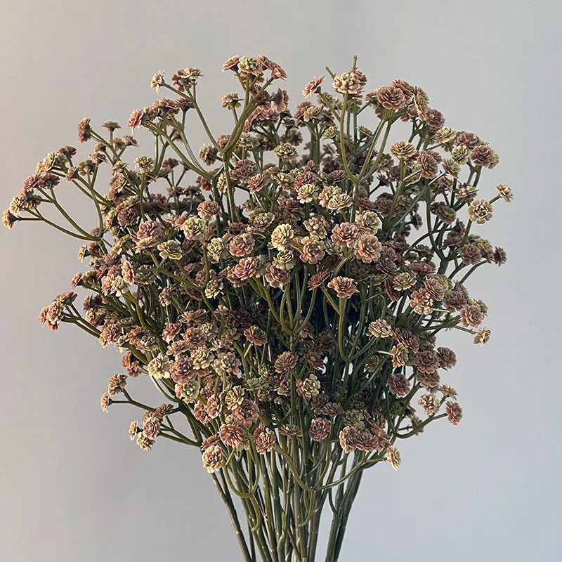 bouquet artificiel fleurs roses blanches marrons rouges petite fleurs rondes naturel minimaliste decoration maison