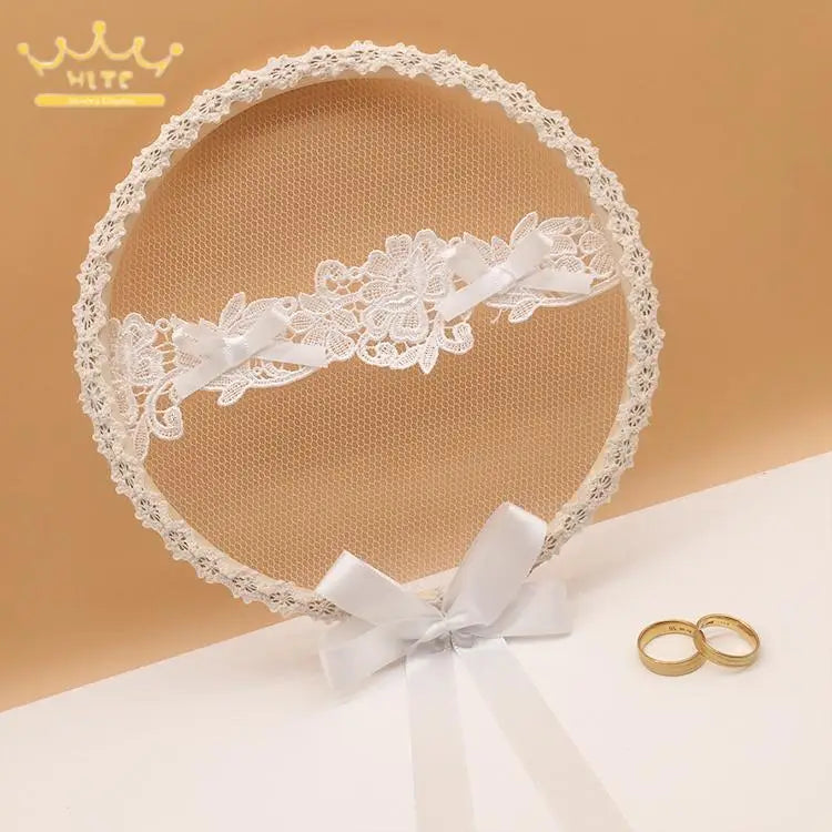 anneau mariage boîte dentelle fleurs blanc présentoir bijoux classique or blanc emballage