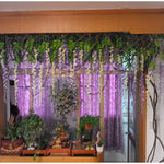 vigne tressée arches fleurs violettes feuilles vertes fleurs rouges décoration extérieure intérieure maison mariage