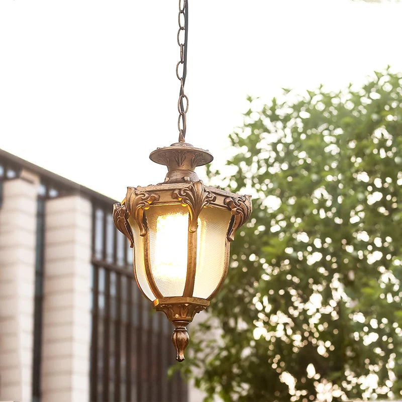 lampe suspendue classique dorée ornements sculptés verre translucide chambre salon vintage