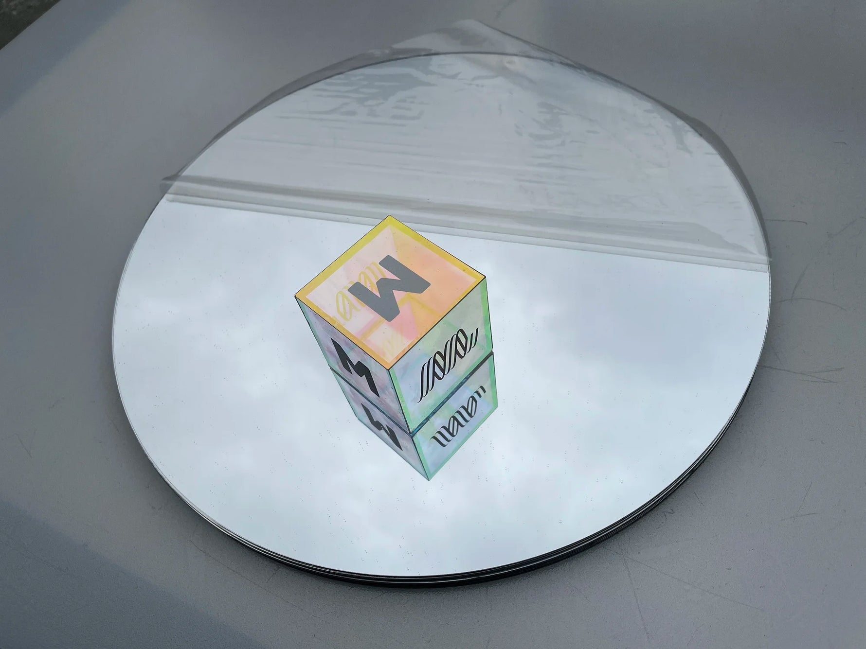 Grand miroir rond acrylique argenté 200 cm