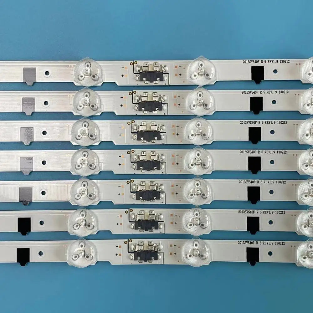 bande lumineuse led blanc moderne connecteurs qr codes textes imprimés technologie
