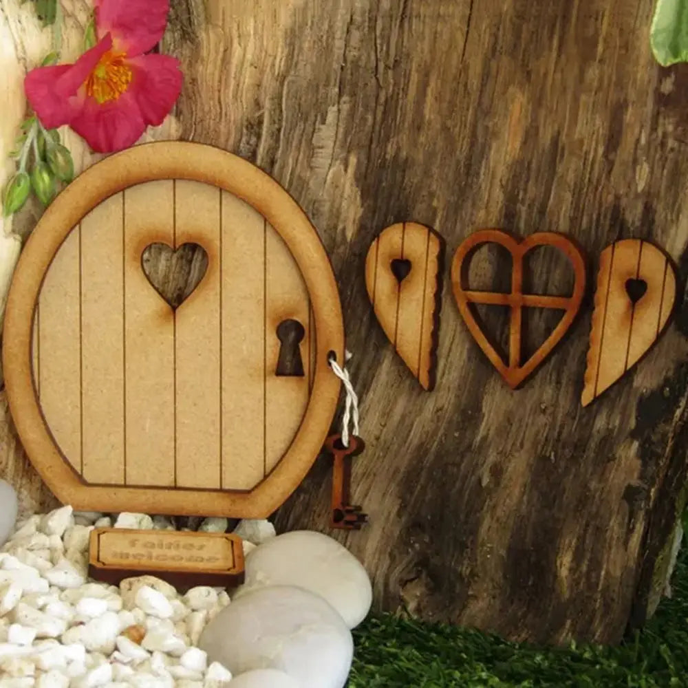 porte ronde bois clair motif cœur rustique ornement maison poupée