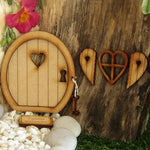 porte ronde bois clair motif cœur rustique ornement maison poupée