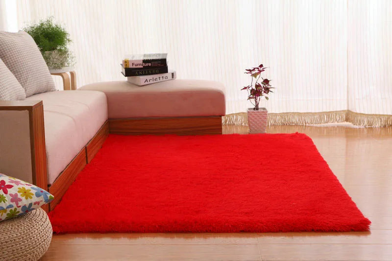 tapis moderne doux uni beige clair rose pâle bleu clair bordure fleurs noires 160cm