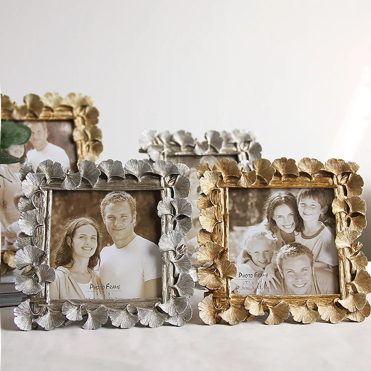 cadre photo ornement feuilles dorées texture métallique vintage fixation photo or antique gold silver