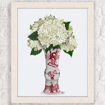 Un splendide bouquet de fleurs d'hortensia blanc dans un vase décoré de motifs floraux et de personnages.