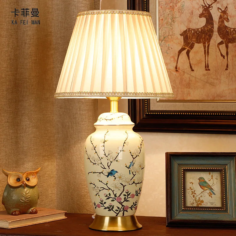 Lampe de chevet allumée dans un salon élégant