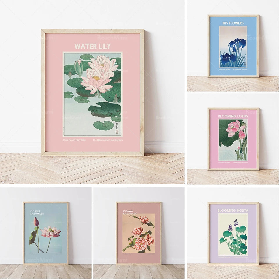 Une décoration murale minimaliste et élégante avec des illustrations botaniques dans des tons doux et pastel qui apportent une touche de fraîcheur et de sérénité à la pièce.