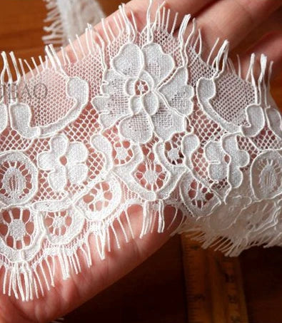 ruban dentelle blanc fleurs motifs géométriques classique polyester nylon maille écologique