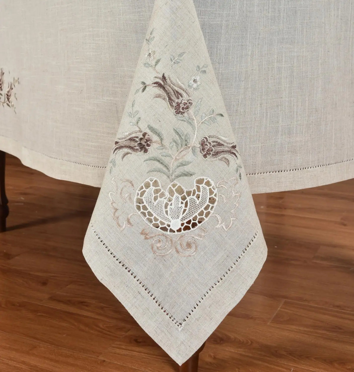 nappe élégante polyester opaque broderie florale beige clair gris marron foncé machine réutilisable restaurant