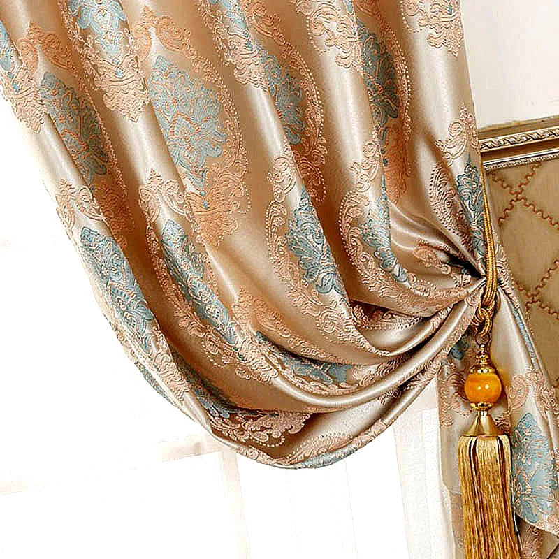 rideau européen classique beige bleu clair motifs floraux dorés opaques tassel doré