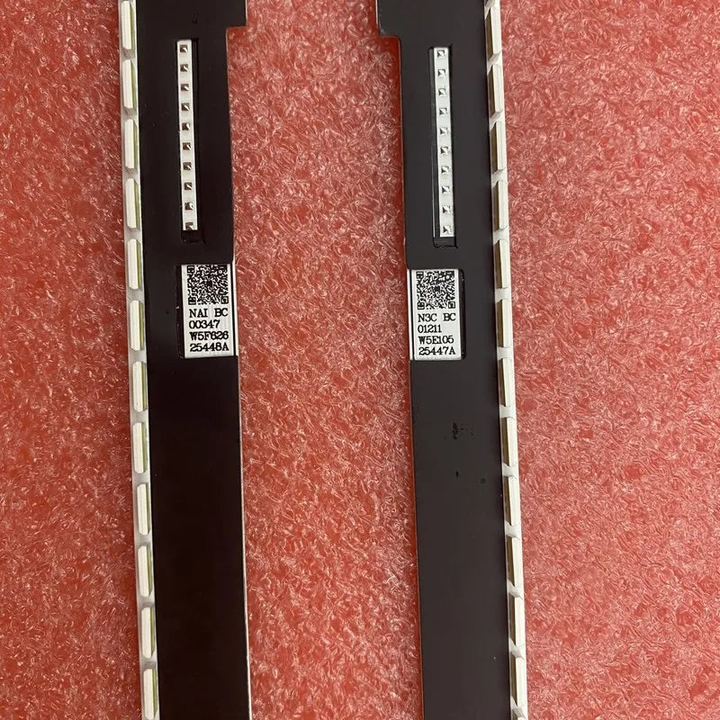 ruban led noir blanc moderne connecteurs dorés qr codes
