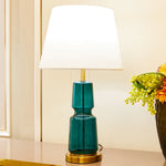 lampe table verre bleu turquoise moderne abat jour opaque pied doré élégante contemporaine led
