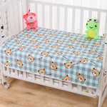 drap lit bébé multicolore voitures animaux imprimé bleu blanc coeurs étoiles lunes jaune