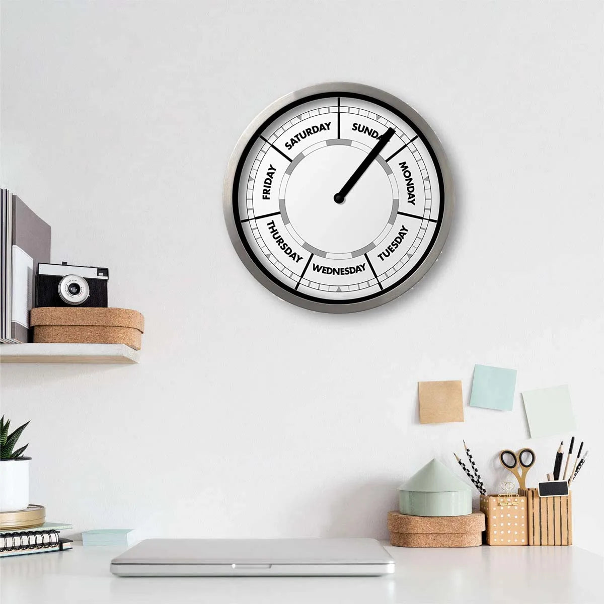 horloge murale jour semaine cadran argenté face blanche moderne minimaliste quartz aiguille salon