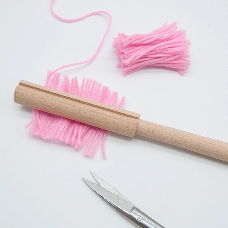 outils tapisserie bois naturel rose clair laine tissu ciseaux artisanat traditionnel nouvelle année chinoise