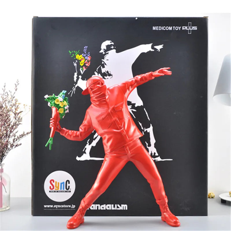 Figurine Banksy Flower Bomber rouge avec fond neutre