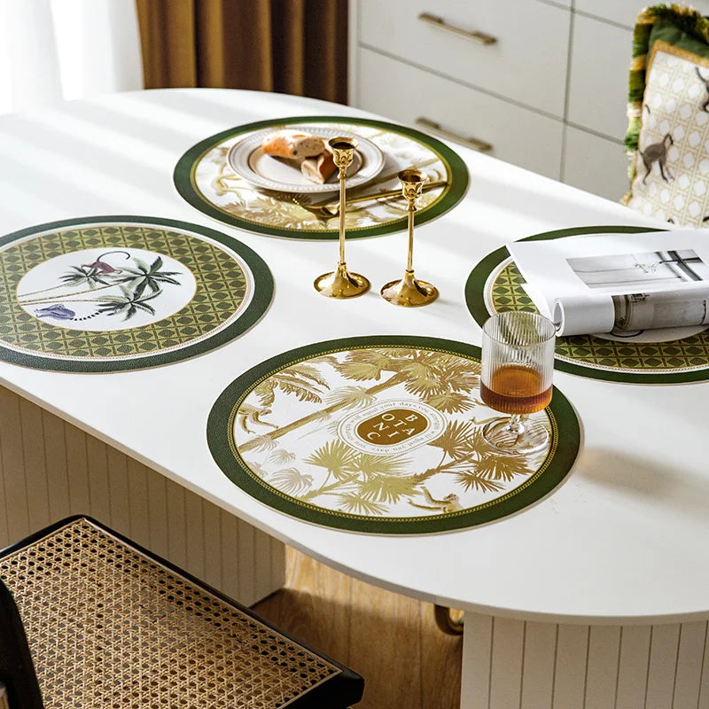 placemat rond vert blanc doré palmiers singes botanics assiette fourchette pain verre vin livre