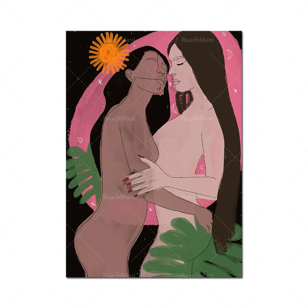 Cette image représente deux femmes dans une étreinte intime sous un soleil brillant et un décor de plantes verdoyantes.