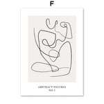 Cette image abstraite en noir et blanc représente des formes géométriques et organiques fluides, créant une composition dynamique et épurée.