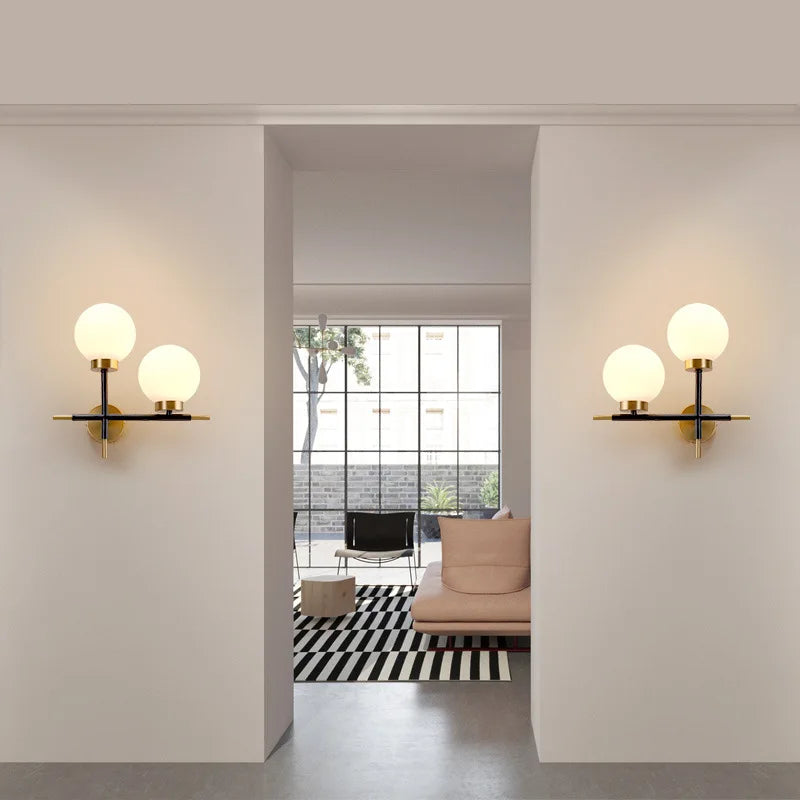 applique murale moderne globes opalescents verre translucide noir doré chambre salon entrée minimaliste